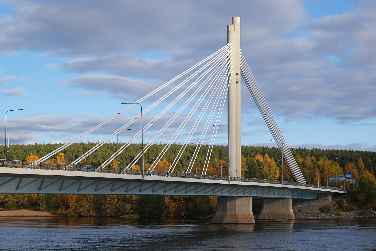 The cable-stayed Lumberjack’s Candle Bridge crossing the Kemijoki in autumn light